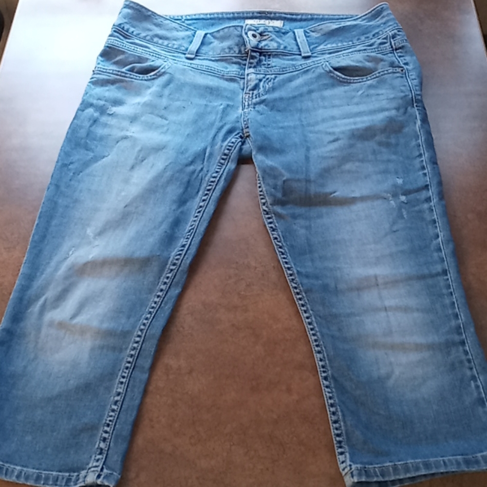 GUESS WOMEN'S CAPRI'S